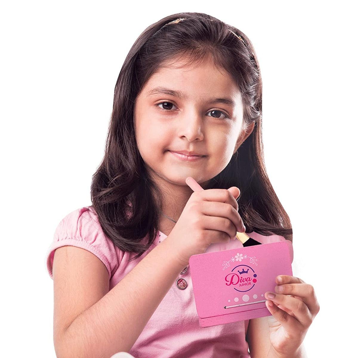 Age 3+ Giggles Diva Junior Makeup Kit - Image 3