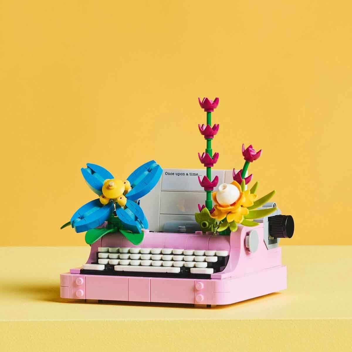 Age : 8 Years+ Lego 31169 Creator Typewriter With Flowers (363 Pieces) - Image 3