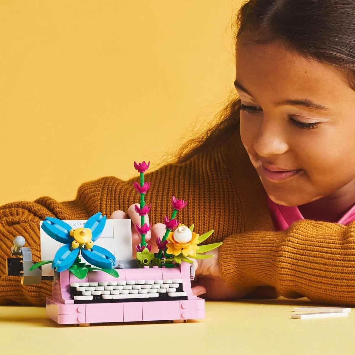 Age : 8 Years+ Lego 31169 Creator Typewriter With Flowers (363 Pieces) - Image 2